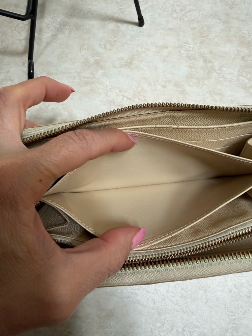 Louis Vuitton Zippy Wallet in Damier Azur Cream and Blue - Picture 13 of 17